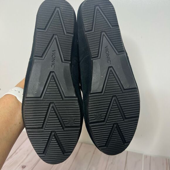 Vionic Black Suede Mckenzie Loafer Slipper Orthotic Sherpa New condition Size 9. - Picture 7 of 8